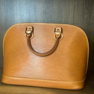 Elegant Brown Leather Handbag